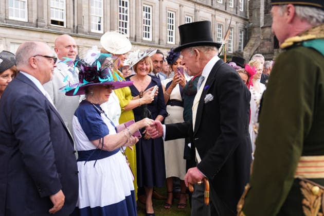 . 30 06 2026. Edinburgh, United Kingdom. King Charles III and Queen Camilla at a Garden Party in the gardens of the Palace of Holyroodhouse in Edinburgh, Scotland, United Kingdom.  xPoolx xi-Imagesx IIM-26875-0001