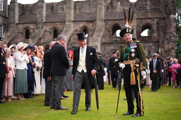 . 30 06 2026. Edinburgh, United Kingdom. King Charles III and Queen Camilla at a Garden Party in the gardens of the Palace of Holyroodhouse in Edinburgh, Scotland, United Kingdom.  xPoolx xi-Imagesx IIM-26875-0013