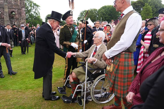 . 30 06 2026. Edinburgh, United Kingdom. King Charles III and Queen Camilla at a Garden Party in the gardens of the Palace of Holyroodhouse in Edinburgh, Scotland, United Kingdom.  xPoolx xi-Imagesx IIM-26875-0014