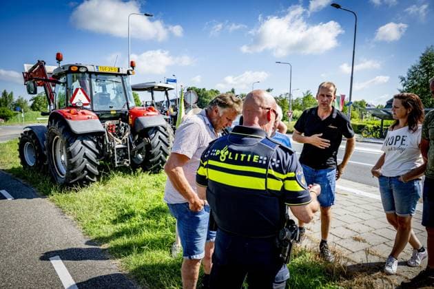 BERGAMBACHT - A group of farmers is gathering to drive to The Hague with tractors to protest against the cabinet s new nitrogen plans. The House of Representatives is debating the nitrogen plans, and dissatisfied farmers are expected to attend that debate. ROBIN UTRECHT ANP netherlands out - belgium out  Copyright: xx x562519860x originalFilename: 562519860.jpg