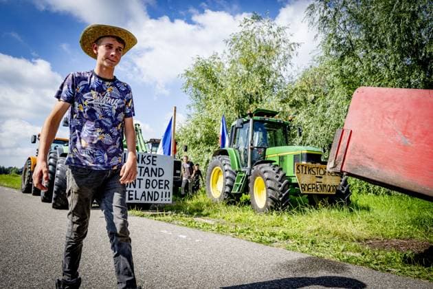 BERGAMBACHT - A group of farmers is gathering to drive to The Hague with tractors to protest against the cabinet s new nitrogen plans. The House of Representatives is debating the nitrogen plans, and dissatisfied farmers are expected to attend that debate. ROBIN UTRECHT ANP netherlands out - belgium out  Copyright: xx x562519899x originalFilename: 562519899.jpg
