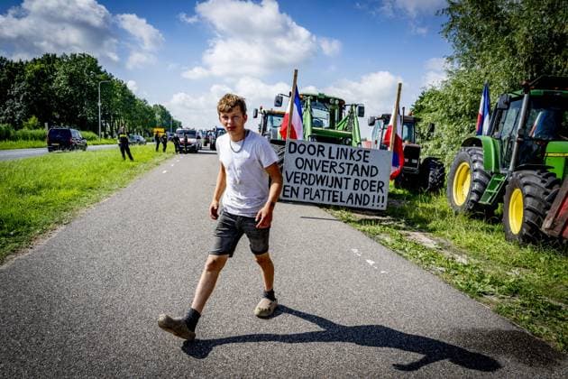 BERGAMBACHT - A group of farmers is gathering to drive to The Hague with tractors to protest against the cabinet s new nitrogen plans. The House of Representatives is debating the nitrogen plans, and dissatisfied farmers are expected to attend that debate. ROBIN UTRECHT ANP netherlands out - belgium out  Copyright: xx x562519911x originalFilename: 562519911.jpg