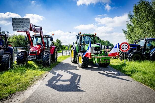 BERGAMBACHT - A group of farmers is gathering to drive to The Hague with tractors to protest against the cabinet s new nitrogen plans. The House of Representatives is debating the nitrogen plans, and dissatisfied farmers are expected to attend that debate. ROBIN UTRECHT ANP netherlands out - belgium out  Copyright: xx x562519914x originalFilename: 562519914.jpg
