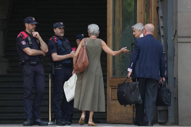 The trial of Vergés and Argimon for delaying COVID-19 vaccinations for national police officers and Civil Guard members continues. Josep Maria Argimon’s attorney, Olga Tubau, and former Health Minister Josep Maria Argimon, upon their arrival at the Barcelona Provincial Court on July 1, 2026, in Barcelona, Catalonia, Spain. The Barcelona Provincial Court has dropped the charge of violating workers’ rights against former Catalan Health Ministers Alba Vergés (ERC) and Josep Maria Argimon (Junts) for allegedly delaying COVID-19 vaccinations for national police officers and Civil Guard members, a charge that could have carried prison sentences for each of them; however, it has upheld the charge of malfeasance, for which the prosecution is seeki  Copyright: xDavidxZorrakinox 7635140