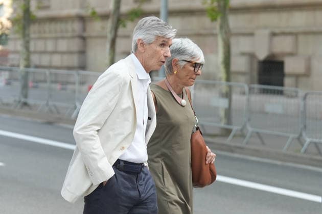 The trial of Vergés and Argimon for delaying COVID-19 vaccinations for national police officers and Civil Guard members continues. Josep Maria Argimon’s attorney, Olga Tubau, and former Health Minister Josep Maria Argimon, upon their arrival at the Barcelona Provincial Court on July 1, 2026, in Barcelona, Catalonia, Spain. The Barcelona Provincial Court has dropped the charge of violating workers’ rights against former Catalan Health Ministers Alba Vergés (ERC) and Josep Maria Argimon (Junts) for allegedly delaying COVID-19 vaccinations for national police officers and Civil Guard members, a charge that could have carried prison sentences for each of them; however, it has upheld the charge of malfeasance, for which the prosecution is seeki  Copyright: xDavidxZorrakinox 7635136