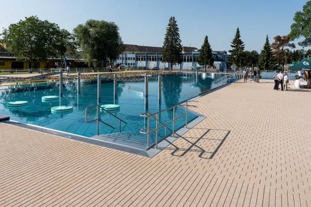 July 1, 2026, Breclav, South Moravia, Czech Republic: A view shows the municipal outdoor swimming pool following its reconstruction in Breclav, Czech Republic, on July 1, 2026. The outdoor complex reopened after about 18 months of construction as part of a CZK 530 million modernization project that also includes a new indoor swimming pool. Breclav Czech Republic - ZUMAc315 20260701_zsp_c315_031 Copyright: xMichaelxCabalx