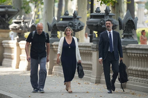 The trial of Vergés and Argimon for delaying COVID-19 vaccinations for national police officers and Civil Guard members continues. Former Health Minister Alba Vergés and her attorney, Mariano Bergés, upon their arrival at the Barcelona Provincial Court on July 1, 2026, in Barcelona, Catalonia, Spain. The Barcelona Provincial Court has dropped the charge of violating workers’ rights against former Catalan Health Ministers Alba Vergés (ERC) and Josep Maria Argimon (Junts) for allegedly delaying COVID-19 vaccinations for national police officers and Civil Guard members, a charge that could have carried prison sentences for each of them. However, the court has upheld the charge of malfeasance, for which the prosecution is seeking a 12-year dis  Copyright: xDavidxZorrakinox 7635153