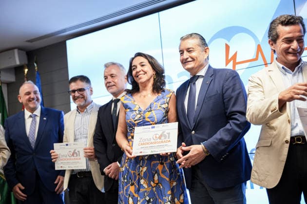 Awards Ceremony in Seville for Cardio-Safe Zones Designations Granted to Pharmacies as Part of the Numaplus Project The acting Regional Minister of Health, the Presidency, and Emergencies, Antonio Sanz 5i, participates in the ceremony to present cardio-safe zone certifications to pharmacies as part of the Numaplus project on July 1, 2026, in Seville, Andalusia, Spain JULY 1, 2026 María José Ló Seville, Andalusia, Spain Seville, Andalusia, Spain Spain  Copyright: xMariaxJosÃ xLopezx 7635180