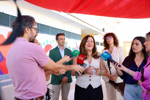 The Regional Government inspects the facilities of the Summer Enrichment Program at schools. The acting Regional Minister of Educational Development and Vocational Training, María del Carmen Castillo, speaks to the media after visiting the Virgen de Luna Preschool and Elementary School, one of the schools where the Summer Enrichment Program is being held. July 1, 2026, in Escacena del Campo, Huelva, Andalusia, Spain. JULY 1, 2026, Escacena del Campo, Huelva, Andalusia, Spain.  Copyright: xEstherxLobatox 7635203