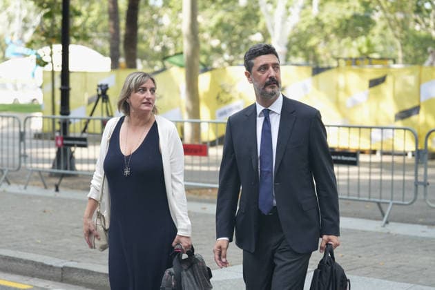 The trial of Vergés and Argimon for delaying COVID-19 vaccinations for national police officers and Civil Guard members continues. Former Health Minister Alba Vergés and her attorney, Mariano Bergés, upon their arrival at the Barcelona Provincial Court on July 1, 2026, in Barcelona, Catalonia, Spain. The Barcelona Provincial Court has dropped the charge of violating workers’ rights against former Catalan Health Ministers Alba Vergés (ERC) and Josep Maria Argimon (Junts) for allegedly delaying COVID-19 vaccinations for national police officers and Civil Guard members, a charge that could have carried prison sentences for each of them. However, the court has upheld the charge of malfeasance, for which the prosecution is seeking a 12-year dis  Copyright: xDavidxZorrakinox 7635209