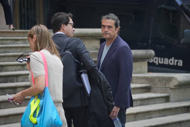 The trial of Vergés and Argimon for delaying COVID-19 vaccinations for national police officers and Civil Guard members continues. The former director of the Catalan Health Service (Servei Català de la Salut), Adrià Comella, and his attorney, Josep Riba, upon their arrival at the Barcelona Provincial Court on July 1, 2026, in Barcelona, Catalonia, Spain. The Barcelona Provincial Court has dropped the charge of violating workers’ rights against former Catalan government health ministers Alba Vergés (ERC) and Josep Maria Argimon (Junts) for allegedly delaying COVID-19 vaccinations for national police officers and Civil Guard members, a charge that could have carried prison sentences for each of them. However, the court has upheld the charge  Copyright: xDavidxZorrakinox 7635212