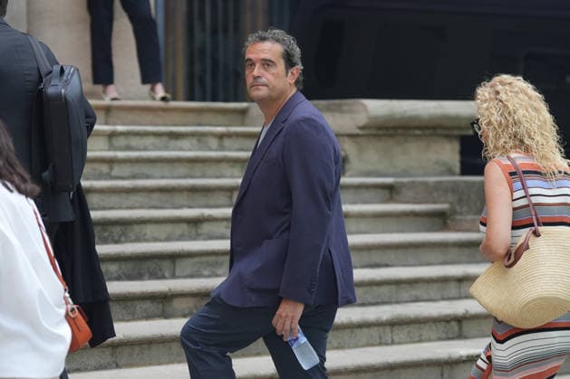 The trial of Vergés and Argimon for delaying COVID-19 vaccinations for national police officers and Civil Guard members continues. The former director of the Catalan Health Service (Servei Català de la Salut), Adrià Comella, and his attorney, Josep Riba, upon their arrival at the Barcelona Provincial Court on July 1, 2026, in Barcelona, Catalonia, Spain. The Barcelona Provincial Court has dropped the charge of violating workers’ rights against former Catalan government health ministers Alba Vergés (ERC) and Josep Maria Argimon (Junts) for allegedly delaying COVID-19 vaccinations for national police officers and Civil Guard members, a charge that could have carried prison sentences for each of them. However, the court has upheld the charge  Copyright: xDavidxZorrakinox 7635214