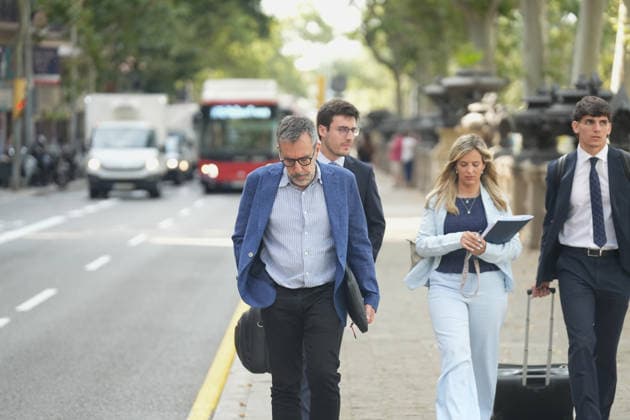 The trial of Vergés and Argimon for delaying COVID-19 vaccinations for national police officers and Civil Guard members continues. The former director of Services at the Department of Health, Francesc Xavier Rodríguez, upon his arrival at the Barcelona Provincial Court on July 1, 2026, in Barcelona, Catalonia, Spain. The Barcelona Provincial Court has dropped the charge of violating workers’ rights against former Catalan Health Ministers Alba Vergés (ERC) and Josep Maria Argimon (Junts) for allegedly delaying COVID-19 vaccinations for national police officers and Civil Guard members, a charge that could have carried prison sentences for each of them. However, the court has upheld the charge of malfeasance, for which the Public Prosecutor’s  Copyright: xDavidxZorrakinox 7635253