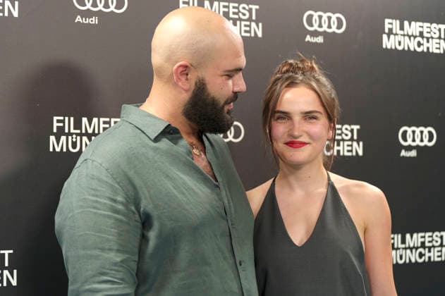 Danilo Kamperidis und Clara Vogt bei der Premiere des ARD-Film Eine Nacht in Bangkok auf dem 43. Filmfest München 2026 im Gloria Galast. München, 30.06.2026 *** Danilo Kamperidis and Clara Vogt at the premiere of the ARD film *A Night in Bangkok* at the 43rd Munich Film Festival 2026 at the Gloria Galast in Munich, June 30, 2026 Foto:xN.xKolinzx xFuturexImagex bangkok_6607