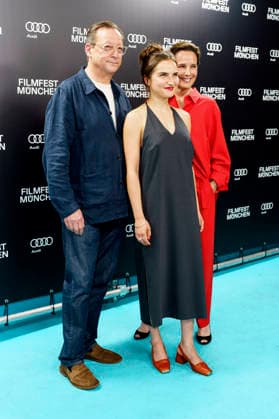 Matthias Brandt, Clara Vogt und Desiree Nosbusch bei der Premiere des ARD-Film Eine Nacht in Bangkok auf dem 43. Filmfest München 2026 im Gloria Galast. München, 30.06.2026 *** Matthias Brandt, Clara Vogt, and Desiree Nosbusch at the premiere of the ARD film *A Night in Bangkok* at the 43rd Munich Film Festival 2026 at the Gloria Galast in Munich, June 30, 2026 Foto:xN.xKolinzx xFuturexImagex bangkok_6615