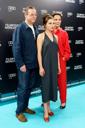 Matthias Brandt, Clara Vogt und Desiree Nosbusch bei der Premiere des ARD-Film Eine Nacht in Bangkok auf dem 43. Filmfest München 2026 im Gloria Galast. München, 30.06.2026 *** Matthias Brandt, Clara Vogt, and Desiree Nosbusch at the premiere of the ARD film *A Night in Bangkok* at the 43rd Munich Film Festival 2026 at the Gloria Galast in Munich, June 30, 2026 Foto:xN.xKolinzx xFuturexImagex bangkok_6616
