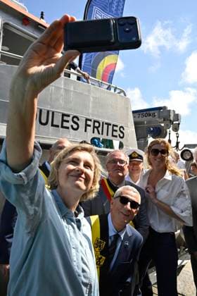 Bel Mer Mussels Presentation NIEUWPOORT, BELGIUM - JULY 01: Annelies Verlinden (CD&V), Minister of Justice of Federal Government, Hilde Crevits (CD&V,) Deputy Minister-President of the Government of Flanders, Flemish Minister for Home Affairs, Urban and Rural Policy, Living Together, Integration and Civic Integration, Public Governance, Social Economy and Fisheries pictured during the press presentation of the Bel Mer mussels from Colruyt s marine farm on July 01, 2026 in Nieuwpoort, Belgium, 01 07 2026 Nieuwpoort Belgium  Copyright: xPhilipxReynaersx