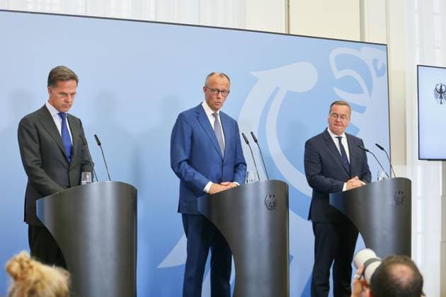 Berlin, Deutschland, 01.07.2026: Bundesverteidigungsministerium: Pressekonferenz nach Kabinettssitzung: L-R: Nato-Generalsekretär Mark Rutte, Bundeskanzler Friedrich Merz (CDU), Bundesminister der Verteidigung Boris Pistorius (SPD) *** Berlin, Germany, July 1, 2026 Federal Ministry of Defense Press Conference Following the Cabinet Meeting L R NATO Secretary General Mark Rutte, Federal Chancellor Friedrich Merz (CDU), Federal Minister of Defense Boris Pistorius (SPD) Copyright: xdtsxNachrichtenagenturx dts_125873
