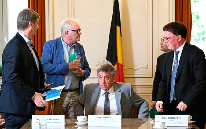 Presentation of the 2025 Annual Report on Federal Government Debt BRUSSELS, BELGIUM - JULY 01 : Presentation of the 2025 Annual Report on Federal Government Debt in the presence of Pol Van Den Driessche & Jean Deboutte (Director Risk Management & Investor Relations and Chairman of the Executive Committee) & Jan Jambon (Minister for Finance and Pensions (N-VA)) & Alexandre De Geest (Chairman of the Strategic Committee) on July 1, 2026 in Brussels, Belgium, 01 07 2026 Brussels Belgium  Copyright: xDidierxLebrunx