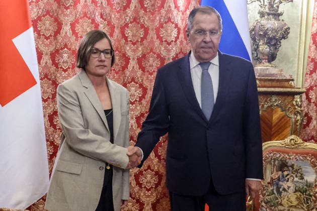 RUSSIA, MOSCOW - JULY 1, 2026: Mirjana Spoljaric (L), president of the International Committee of the Red Cross (ICRC), and Russia s Foreign Minister Sergei Lavrov shake hands during a meeting at the Russian Foreign Ministry s Reception House. Sergei Fadeichev TASS  94538437