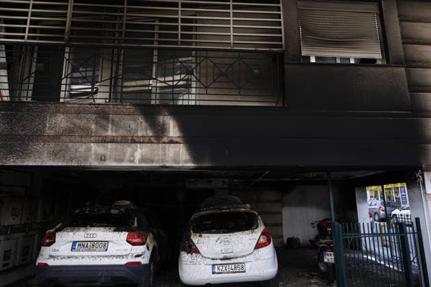 Burned vehicles after incendiary attacks in Thessaloniki THESSALONIKI, GREECE - JULY 1: A view of burned vehicles on the roof of an apartment building in Thessaloniki, Greece on July 1, 2026. A barrage of attacks with improvised incendiary devices (gas canisters) occurred in the early hours of the morning in Thessaloniki, targeting the entrances of apartment buildings where New Democracy officials reside or used to reside. Achilleas Chiras Anadolu Thessaloniki Greece. Editorial use only. Please get in touch for any other usage.  Copyright: x2026xAnadoluxAchilleasxChirasx