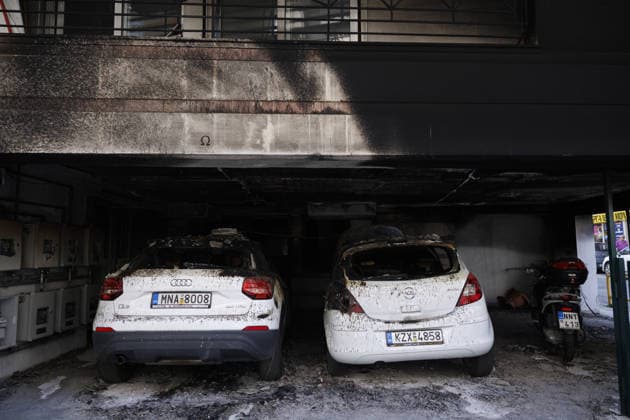 Burned vehicles after incendiary attacks in Thessaloniki THESSALONIKI, GREECE - JULY 1: A view of burned vehicles on the roof of an apartment building in Thessaloniki, Greece on July 1, 2026. A barrage of attacks with improvised incendiary devices (gas canisters) occurred in the early hours of the morning in Thessaloniki, targeting the entrances of apartment buildings where New Democracy officials reside or used to reside. Achilleas Chiras Anadolu Thessaloniki Greece. Editorial use only. Please get in touch for any other usage.  Copyright: x2026xAnadoluxAchilleasxChirasx