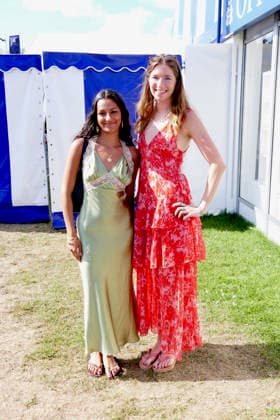 Henley Royal Regatta Fashion Day 2 People arrive in their finery in the sunshine on the second day of the event. General atmosphere on day two of the Henley Royal Regatta held along the banks of The River Thames in Oxfordshire., Credit:Geoffrey Swaine Geoff Swaine - B4563 Avalon UK, Oxfordshire, Henley on Thames  Copyright: xGeoffreyxSwainex xGeoffxSwainex-xB4563x xAvalonx 1113721837