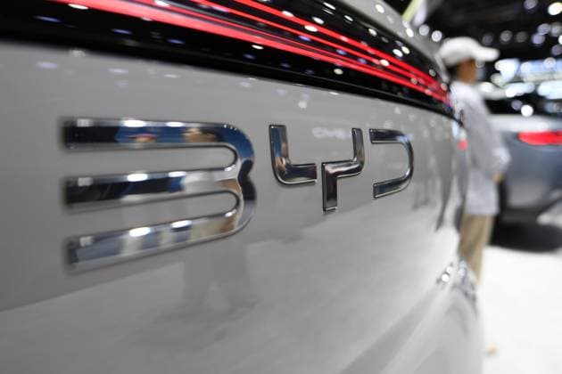 BYD Automotive HANGZHOU, CHINA - JULY 1, 2026 - Citizens visit BYD Automotive booth at a car exhibition in Hangzhou, Zhejiang Province, China on July 1, 2026. Hangzhou Zhejiang China  Copyright: xCFOTOx i1782930772853