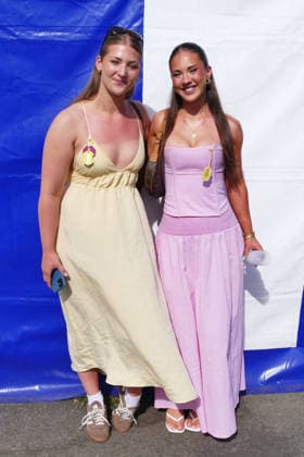 Henley Royal Regatta Fashion Day 2 People arrive in their finery in the sunshine on the second day of the event. General atmosphere on day two of the Henley Royal Regatta held along the banks of The River Thames in Oxfordshire., Credit:Geoffrey Swaine Geoff Swaine - B4563 Avalon UK, Oxfordshire, Henley on Thames  Copyright: xGeoffreyxSwainex xGeoffxSwainex-xB4563x xAvalonx 1113721953