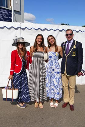 Henley Royal Regatta Fashion Day 2 People arrive in their finery in the sunshine on the second day of the event. General atmosphere on day two of the Henley Royal Regatta held along the banks of The River Thames in Oxfordshire., Credit:Geoffrey Swaine Geoff Swaine - B4563 Avalon UK, Oxfordshire, Henley on Thames  Copyright: xGeoffreyxSwainex xGeoffxSwainex-xB4563x xAvalonx 1113722127