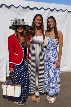 Henley Royal Regatta Fashion Day 2 People arrive in their finery in the sunshine on the second day of the event. General atmosphere on day two of the Henley Royal Regatta held along the banks of The River Thames in Oxfordshire., Credit:Geoffrey Swaine Geoff Swaine - B4563 Avalon UK, Oxfordshire, Henley on Thames  Copyright: xGeoffreyxSwainex xGeoffxSwainex-xB4563x xAvalonx 1113722143