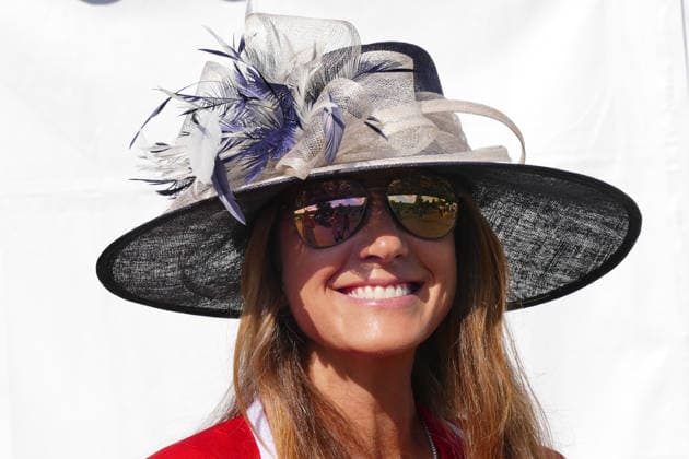 Henley Royal Regatta Fashion Day 2 People arrive in their finery in the sunshine on the second day of the event. General atmosphere on day two of the Henley Royal Regatta held along the banks of The River Thames in Oxfordshire., Credit:Geoffrey Swaine Geoff Swaine - B4563 Avalon UK, Oxfordshire, Henley on Thames  Copyright: xGeoffreyxSwainex xGeoffxSwainex-xB4563x xAvalonx 1113722169