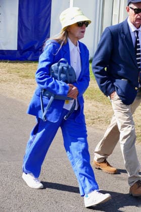 Henley Royal Regatta Fashion Day 2 People arrive in their finery in the sunshine on the second day of the event. General atmosphere on day two of the Henley Royal Regatta held along the banks of The River Thames in Oxfordshire., Credit:Geoffrey Swaine Geoff Swaine - B4563 Avalon UK, Oxfordshire, Henley on Thames  Copyright: xGeoffreyxSwainex xGeoffxSwainex-xB4563x xAvalonx 1113722184