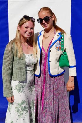 Henley Royal Regatta Fashion Day 2 People arrive in their finery in the sunshine on the second day of the event. General atmosphere on day two of the Henley Royal Regatta held along the banks of The River Thames in Oxfordshire., Credit:Geoffrey Swaine Geoff Swaine - B4563 Avalon UK, Oxfordshire, Henley on Thames  Copyright: xGeoffreyxSwainex xGeoffxSwainex-xB4563x xAvalonx 1113722209