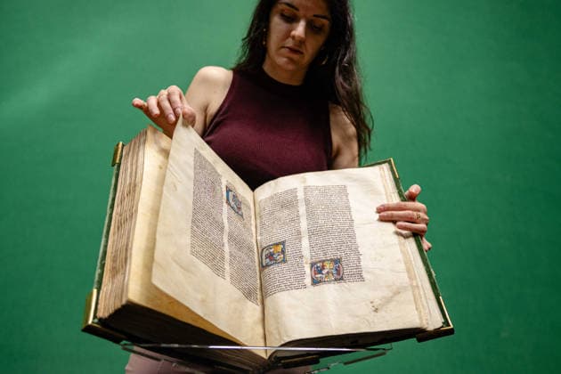The Clermont-Tonnerre Grail Illuminated Manuscript at Christie s, London, UK, 1 July 2026 The Clermont-Tonnerre Grail, a 700-year-old illuminated manuscript estimated at Â£1,500,000-2,000,000, at Christie s, London, UK, on 1 July 2026. Created circa 1290-1310 and recounting the legends of King Arthur, Merlin and the Holy Grail, the manuscript is the earliest of only three comparable works remaining in private hands and has remained in the same aristocratic family collection for centuries., Credit:Pete Speller Avalon London, United Kingdom  Copyright: xPetexSpellerx xAvalonx 1113727500