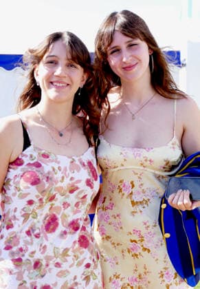 Henley Royal Regatta Fashion Day 2 People arrive in their finery in the sunshine on the second day of the event. General atmosphere on day two of the Henley Royal Regatta held along the banks of The River Thames in Oxfordshire., Credit:Geoffrey Swaine Geoff Swaine - B4563 Avalon UK, Oxfordshire, Henley on Thames  Copyright: xGeoffreyxSwainex xGeoffxSwainex-xB4563x xAvalonx 1113722366