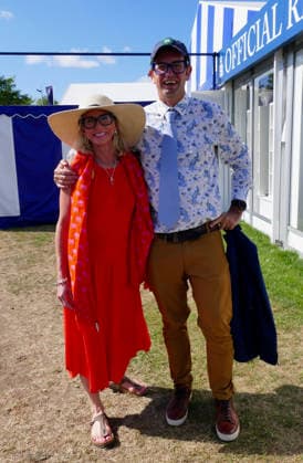 Henley Royal Regatta Fashion Day 2 People arrive in their finery in the sunshine on the second day of the event. General atmosphere on day two of the Henley Royal Regatta held along the banks of The River Thames in Oxfordshire., Credit:Geoffrey Swaine Geoff Swaine - B4563 Avalon UK, Oxfordshire, Henley on Thames  Copyright: xGeoffreyxSwainex xGeoffxSwainex-xB4563x xAvalonx 1113722377