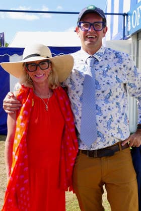 Henley Royal Regatta Fashion Day 2 People arrive in their finery in the sunshine on the second day of the event. General atmosphere on day two of the Henley Royal Regatta held along the banks of The River Thames in Oxfordshire., Credit:Geoffrey Swaine Geoff Swaine - B4563 Avalon UK, Oxfordshire, Henley on Thames  Copyright: xGeoffreyxSwainex xGeoffxSwainex-xB4563x xAvalonx 1113722388