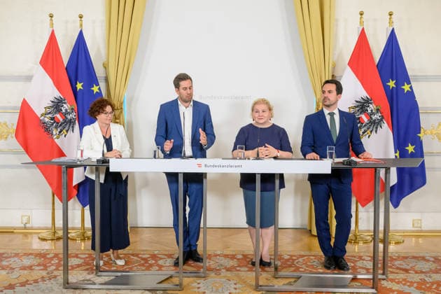 photonews.at - Wien, 01.07.2026. Ministerrat im Bundeskanzleramt. PHOTO: Wirtschaftstaatssekretärin Elisabeth Zehetner (ÖVP), Sts für Digitalisierung und Extremismus sowie Regierungkoordinator Alexander Proell (ÖVP), Sozial- und Gesundheitsministerin Korinna Schumann (SPÖ) und Bildungsminister Christoph Wiederkehr (NEOS) beim Pressefoyer nach dem Minsterrat. Press foyer after the Council of Ministers. Minister, Regierung, Innenpolitik, Reformpartnerschaft Ministerrat *** photonews in Vienna, July 1, 2026 Council of Ministers at the Federal Chancellery PHOTO State Secretary for Economic Affairs Elisabeth Zehetner (ÖVP), State Secretary for Digitalization and Extremism and Government Coordinator Alexander Proell (ÖVP), Minister of Social 