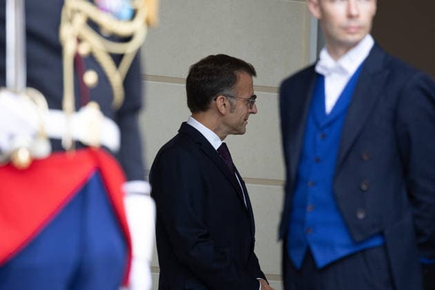 Grand Duke Guillaume and Grand Duchess Stephanie of Luxembourg received at Elysee French President Emmanuel Macron with sunglasses waiting arrival of Grand Duke Guillaume of Luxembourg and Grand Duchess Stephanie of Luxembourg before a meeting at Elysee Palace, Paris France on July 1 2026. Photo by Raphael Lafargue ABACAPRESS.COM Paris France  Copyright: xLafarguexRaphael ABACAx