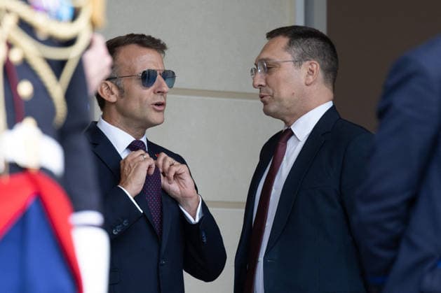 Grand Duke Guillaume and Grand Duchess Stephanie of Luxembourg received at Elysee French President Emmanuel Macron with sunglasses waiting arrival of Grand Duke Guillaume of Luxembourg and Grand Duchess Stephanie of Luxembourg before a meeting at Elysee Palace, Paris France on July 1 2026. Photo by Raphael Lafargue ABACAPRESS.COM Paris France  Copyright: xLafarguexRaphael ABACAx
