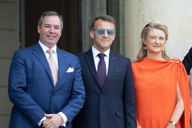 Grand Duke Guillaume and Grand Duchess Stephanie of Luxembourg received at Elysee Grand Duke Guillaume of Luxembourg, French President Emmanuel Macron with sunglasses and Grand Duchess Stephanie of Luxembourg pictured at arrival before a meeting at Elysee Palace, Paris France on July 1 2026. Photo by Raphael Lafargue ABACAPRESS.COM Paris France  Copyright: xLafarguexRaphael ABACAx