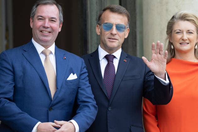 Grand Duke Guillaume and Grand Duchess Stephanie of Luxembourg received at Elysee Grand Duke Guillaume of Luxembourg, French President Emmanuel Macron with sunglasses and Grand Duchess Stephanie of Luxembourg pictured at arrival before a meeting at Elysee Palace, Paris France on July 1 2026. Photo by Raphael Lafargue ABACAPRESS.COM Paris France  Copyright: xLafarguexRaphael ABACAx