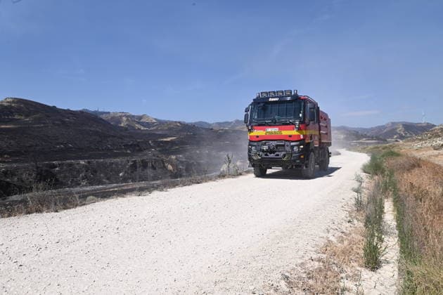 The Government of Aragon Deploys the UME in Response to the Forest Fire in Lecinena A fire truck works to extinguish a fire on July 1, 2026, in Lecinena, Zaragoza, Aragon, Spain. The Government of Aragon has requested the deployment of the Military Emergency Unit (UME) to tackle the fire in Lecinena. The military operation is joining the firefighting efforts to combat the severe forest fire that broke out in the municipality, collaborating with forest fire brigades and regional aerial resources to control the fire and protect residential and agricultural areas in the Los Monegros region. JULY 1, 2026 FIRE Ramó Lecinena, Zaragoza, Aragon Lecinena, Zaragoza, Aragon Spain  Copyright: xRamonxCometx 7635662