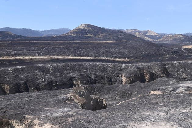 The Government of Aragon Deploys the UME in Response to the Forest Fire in Lecinena Area burned by the fire, as of July 1, 2026, in Lecinena, Zaragoza, Aragon, Spain. The Government of Aragon has requested the deployment of the Military Emergency Unit (UME) to tackle the fire in Lecinena. The military operation is joining the firefighting efforts to combat the severe forest fire that broke out in the municipality, working alongside forest fire brigades and regional aerial resources to control the fire and protect residential and agricultural areas in the Los Monegros region. JULY 1, 2026 FIRE Ramó Lecinena, Zaragoza, Aragon Lecinena, Zaragoza, Aragon Spain  Copyright: xRamonxCometx 7635646