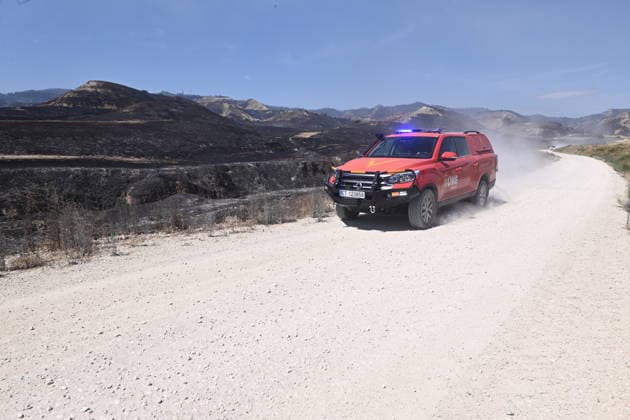 The Government of Aragon Deploys the UME in Response to the Forest Fire in Lecinena A UME vehicle works to extinguish a fire on July 1, 2026, in Lecinena, Zaragoza, Aragon, Spain. The Government of Aragon has requested the deployment of the Military Emergency Unit (UME) to tackle the fire in Lecinena. The military operation is joining the firefighting efforts to combat the severe forest fire that broke out in the municipality, working alongside forest fire brigades and regional aerial resources to control the fire and protect residential and agricultural areas in the Los Monegros region. JULY 1, 2026 FIRE Ramó Lecinena, Zaragoza, Aragon Lecinena, Zaragoza, Aragon Spain  Copyright: xRamonxCometx 7635671