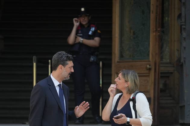 The trial of Vergés and Argimon for delaying COVID-19 vaccinations for national police officers and Civil Guard members continues. Former Health Minister Alba Vergés and her attorney, Mariano Bergés, upon their arrival at the Barcelona Provincial Court on July 1, 2026, in Barcelona, Catalonia, Spain. The Barcelona Provincial Court has dropped the charge of violating workers’ rights against former Catalan Health Ministers Alba Vergés (ERC) and Josep Maria Argimon (Junts) for allegedly delaying COVID-19 vaccinations for national police officers and Civil Guard members, a charge that could have carried prison sentences for each of them. However, the court has upheld the charge of malfeasance, for which the prosecution is seeking a 12-year dis  Copyright: xDavidxZorrakinox 7635672