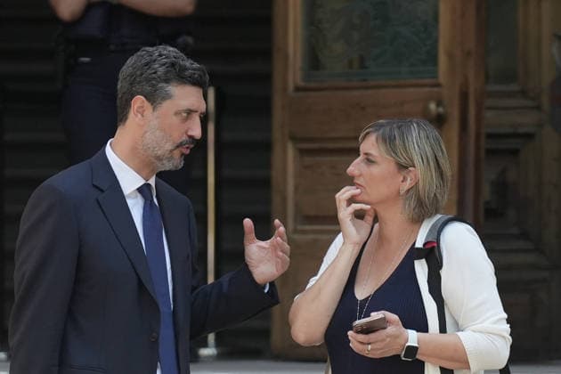 The trial of Vergés and Argimon for delaying COVID-19 vaccinations for national police officers and Civil Guard members continues. Former Health Minister Alba Vergés and her attorney, Mariano Bergés, upon their arrival at the Barcelona Provincial Court on July 1, 2026, in Barcelona, Catalonia, Spain. The Barcelona Provincial Court has dropped the charge of violating workers’ rights against former Catalan Health Ministers Alba Vergés (ERC) and Josep Maria Argimon (Junts) for allegedly delaying COVID-19 vaccinations for national police officers and Civil Guard members, a charge that could have carried prison sentences for each of them. However, the court has upheld the charge of malfeasance, for which the prosecution is seeking a 12-year dis  Copyright: xDavidxZorrakinox 7635673