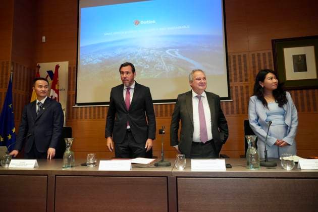 Puente and Hereu Present Gotion’s Project in Valladolid Óscar Puente, Minister of Transportation and Sustainable Mobility, and Jordi Hereu, Minister of Industry and Tourism, and Gotion’s CEO, Steven Cai, are presenting the battery manufacturer’s business plan, effective July 1, 2026, in Valladolid, Castile and León, Spain. The Chinese multinational Gotion High Tech will invest more than 950 million euros in its first two facilities as part of a plan to deploy a comprehensive production chain with a potential value of up to 5,000 million euros. JULY 1, 2026 Photogenic Spain  Copyright: xPhotogenic ClaudiaxAlbax 7635695