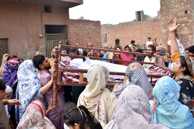 (260701) -- LAHORE, July 1, 2026 -- People attend the funeral of children died after the roof of a private tuition center collapsed in Lahore, Pakistan, July 1, 2026. At least 14 children were killed and several others injured after the roof of a private tuition center collapsed in Pakistan s eastern city of Lahore on Tuesday, rescue officials told Xinhua. (Photo by Xinhua) PAKISTAN-LAHORE-TUITION CENTER-ROOF COLLAPSE-AFTERMATH Sajjad 